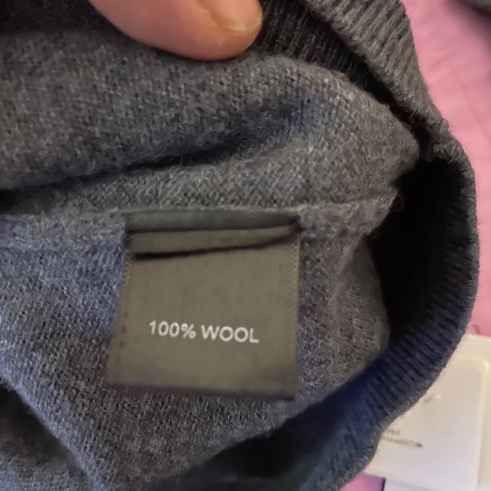 sweater - Picture 6 of 7